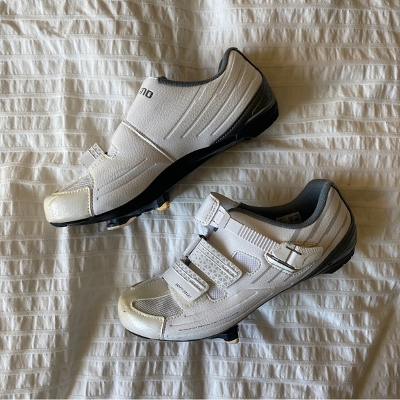 Shimano Cycling / Spin Shoes - Picture 2 of 4